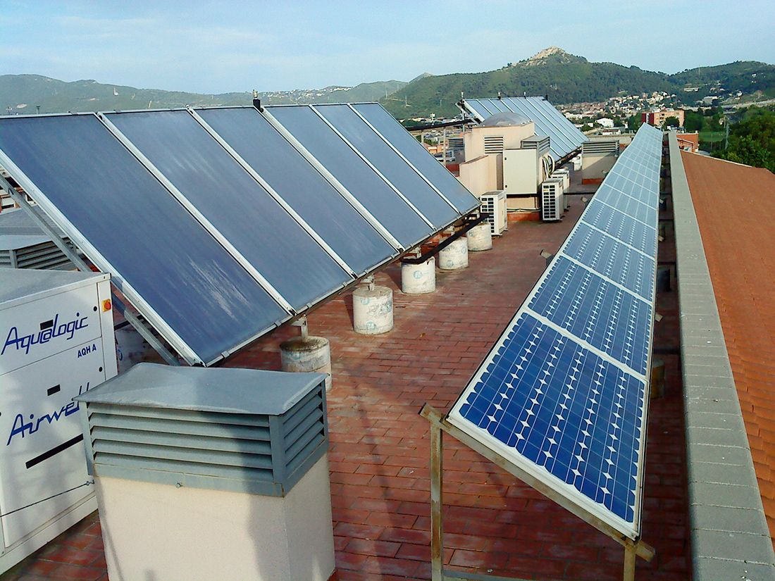 Panel solar termico con autoregulacion termica.